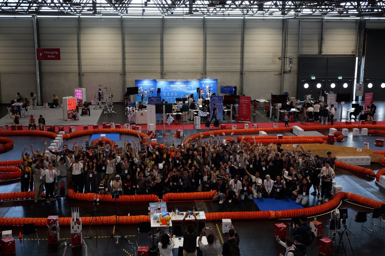 All competing teams gathered on the track for a group photo
